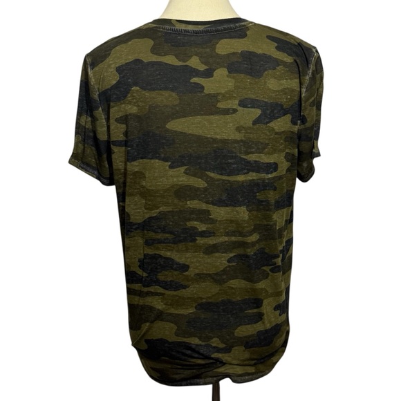 Lucky Brand Size Large Green and Black Camouflage Tee Short Sleeve - Picture 2 of 11
